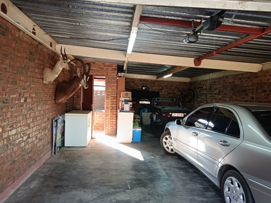 4 Bedroom Property for Sale in Carters Glen Northern Cape